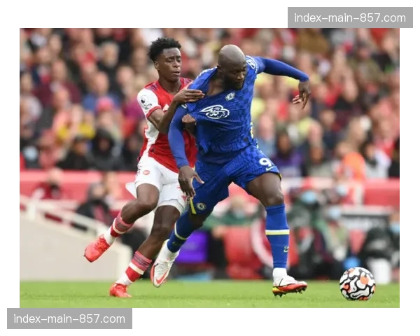 伦敦德比半场即现3张黄牌,比赛强度与节奏远超赛季平均水平 伦敦德比半场即现3张黄牌,比赛强度与节奏远超赛季平均水平