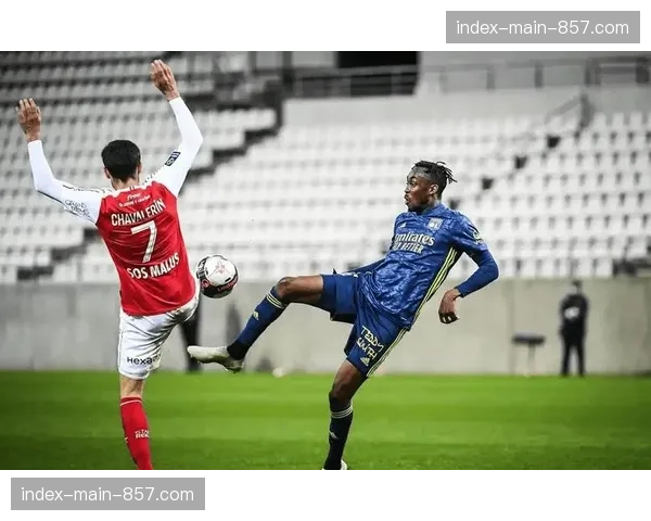 特鲁瓦主场0-0战平朗斯，抢下保级关键一分